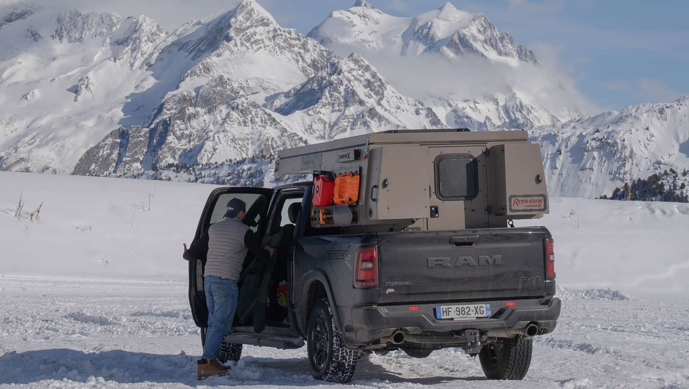 Cellule compacte REVO X installée sur un pick-up