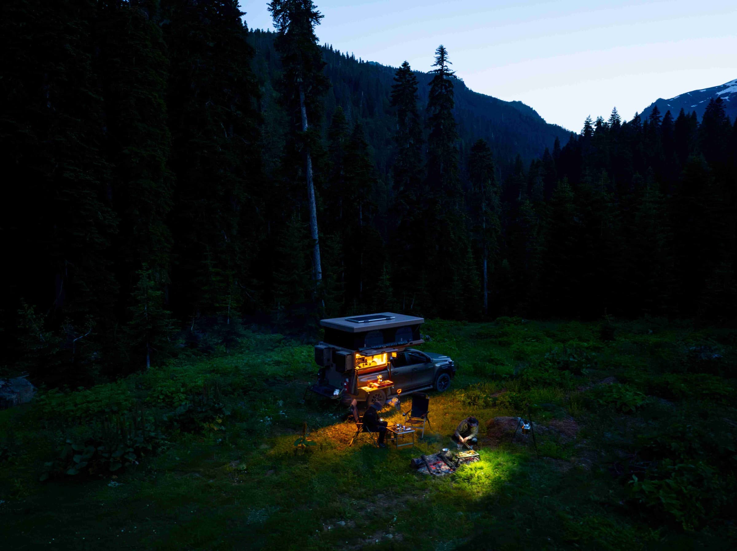 Installation d’un bivouac avec une cellule pick-up CAMPER-X