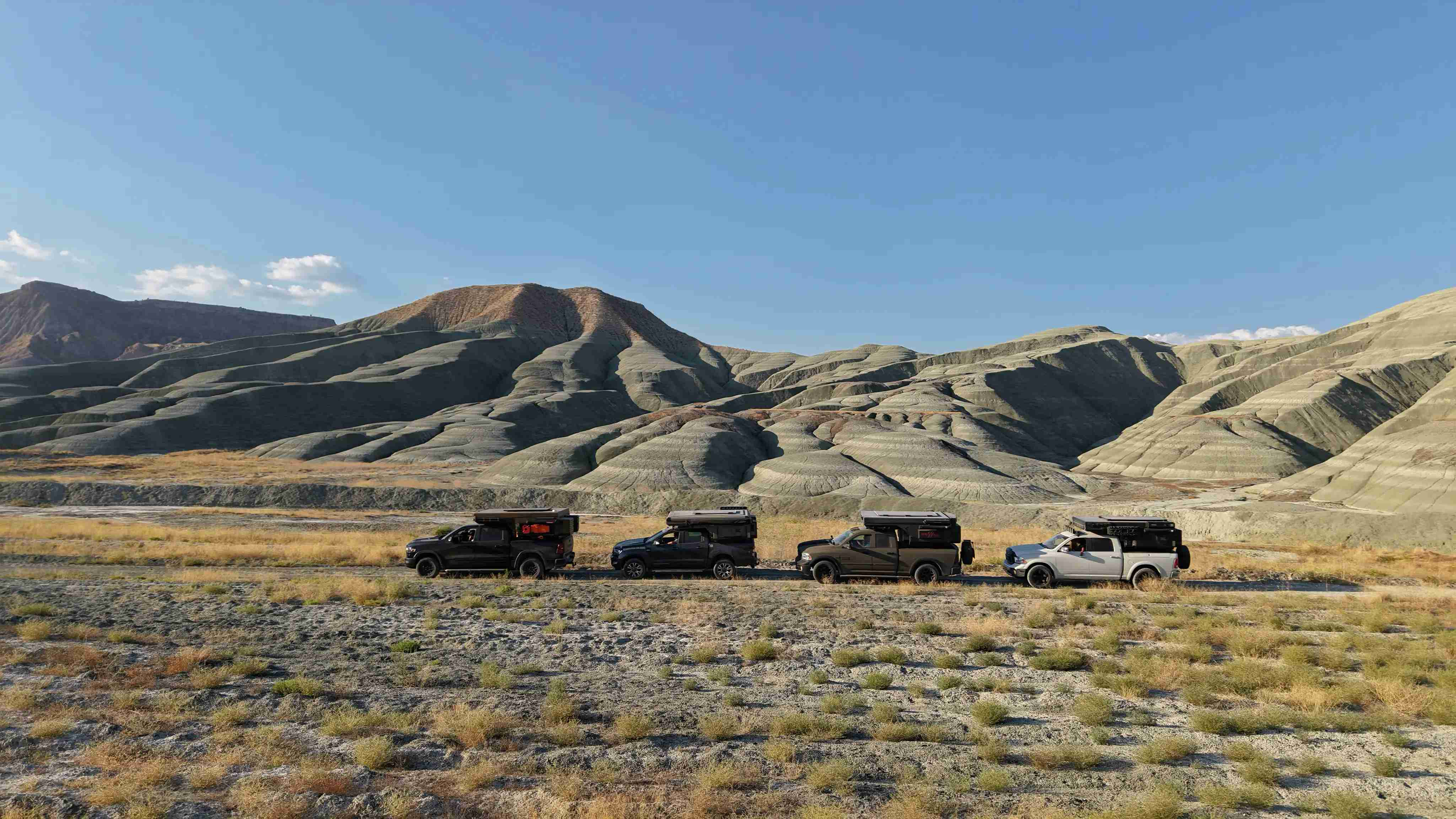 Pick-up équipé d’une cellule CAMPER-X en voyage