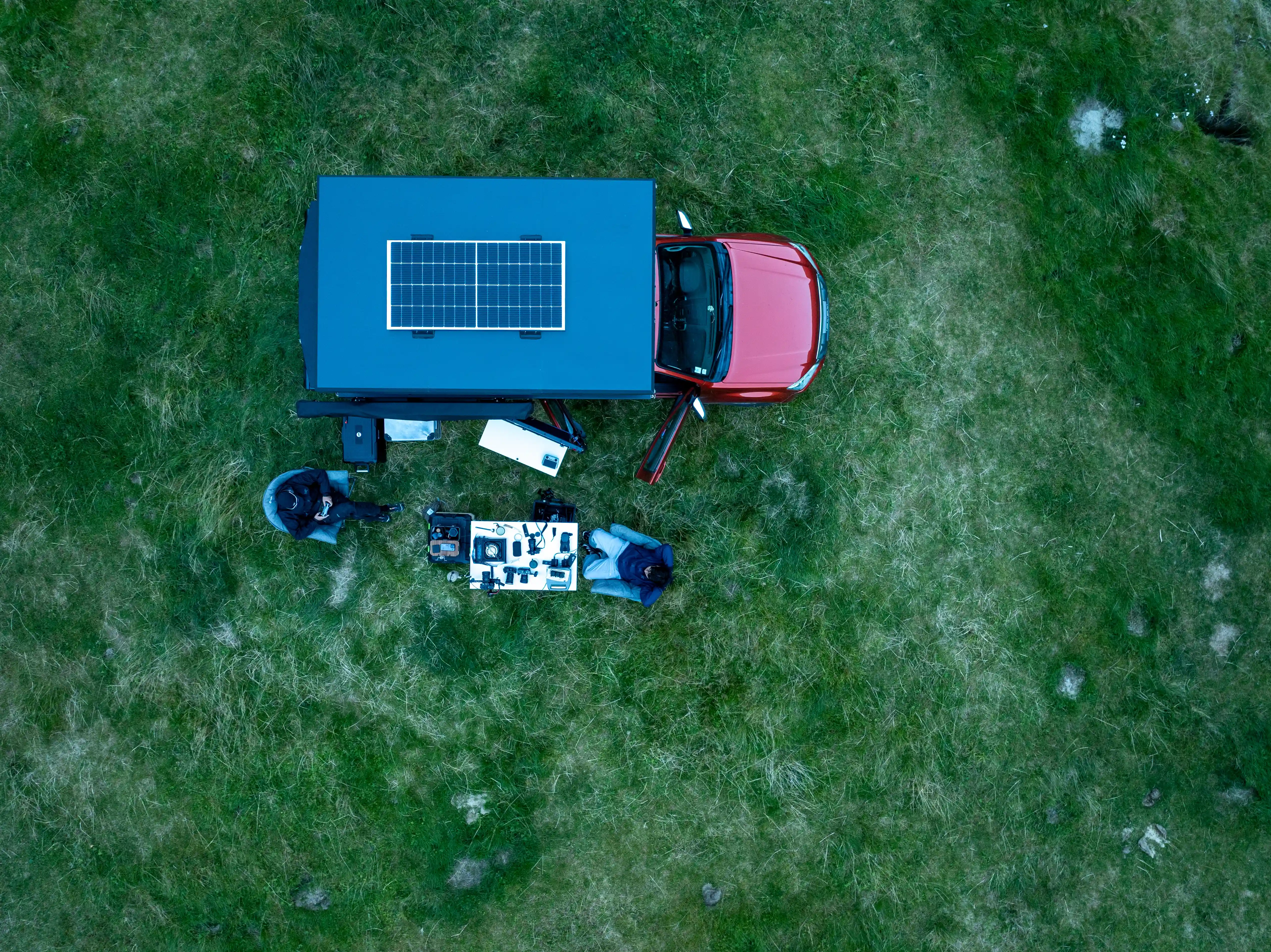 Panneau solaire installé sur une cellule pick-up CAMPER-X